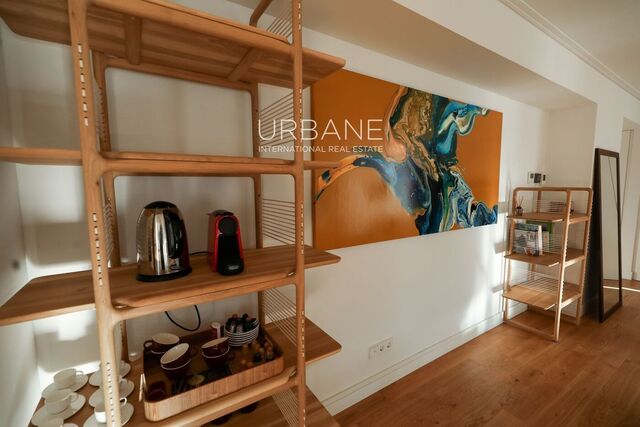 Prime Dreta de l'Eixample: Exquisitely Restored Historic Apartment.