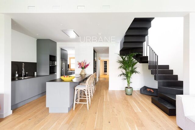Fabuloso atico duplex de 2 habitaciones en Eixample