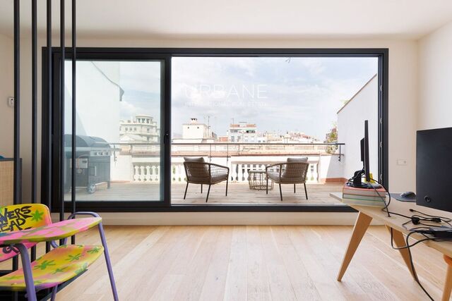 Fabuloso atico duplex de 2 habitaciones en Eixample