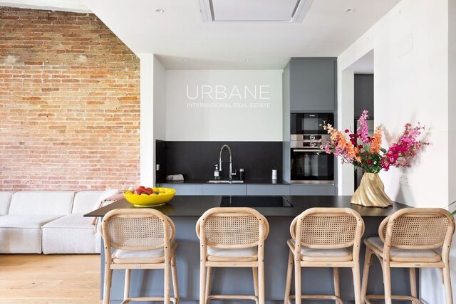 Fabuloso atico duplex de 2 habitaciones en Eixample