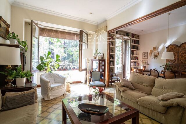 Spacious Apartment to Renovate with Great Potential in Prime Eixample
