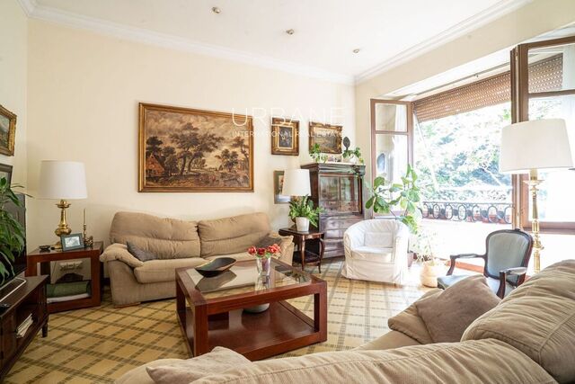 Spacious Apartment to Renovate with Great Potential in Prime Eixample