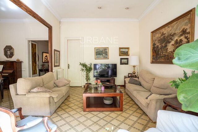 Spacious Apartment to Renovate with Great Potential in Prime Eixample