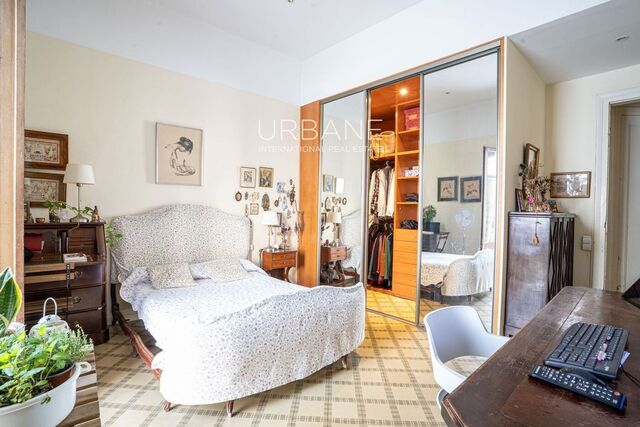 Spacious Apartment to Renovate with Great Potential in Prime Eixample