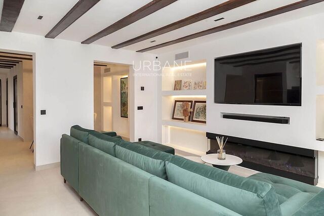 Spacious, Bright and Modern 2-Bedroom Apartment in the Heart of Barcelona