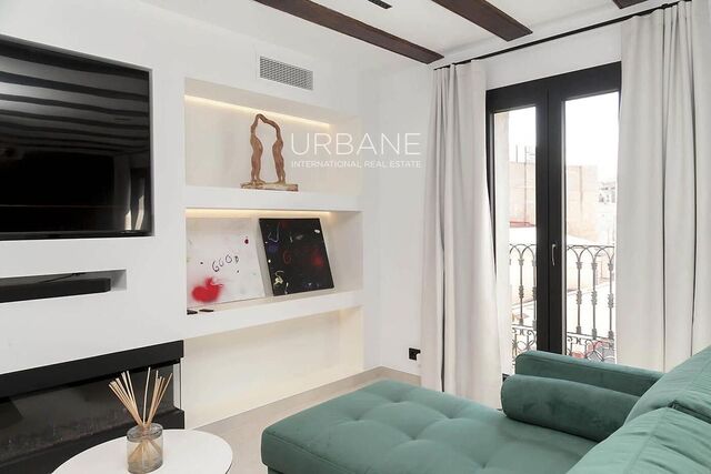 Spacious, Bright and Modern 2-Bedroom Apartment in the Heart of Barcelona