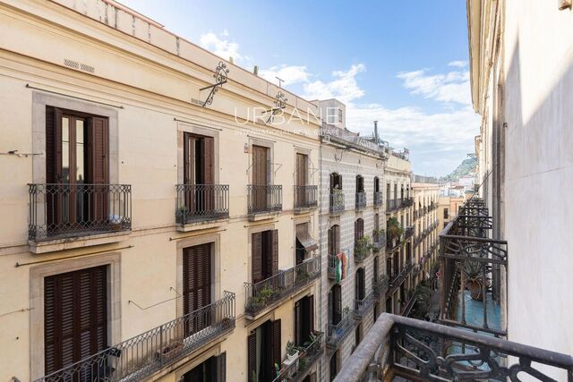Amplio Piso con Rooftop en el Corazón del Barrio Gótico
