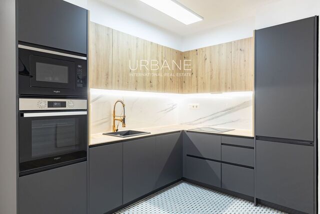 Encantador apartamento renovado con balcón en el corazón de El Born