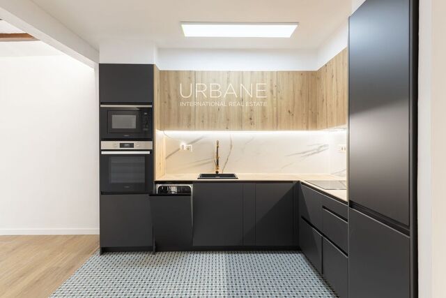 Encantador apartamento renovado con balcón en el corazón de El Born