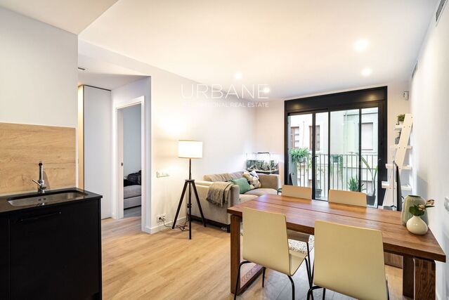 À louer : Superbe atico rénové avec terrasse privée et climatisation à Poble Sec