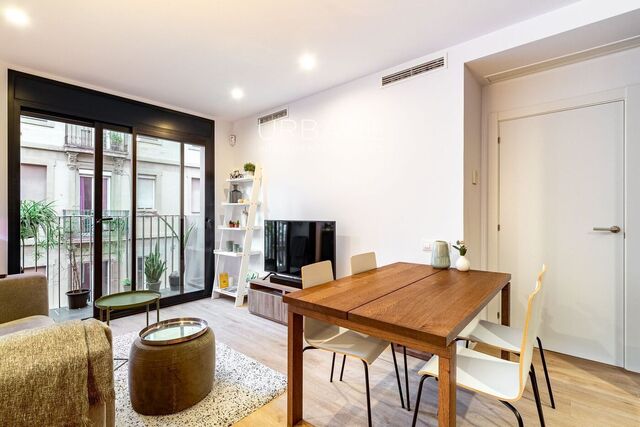 À louer : Superbe atico rénové avec terrasse privée et climatisation à Poble Sec