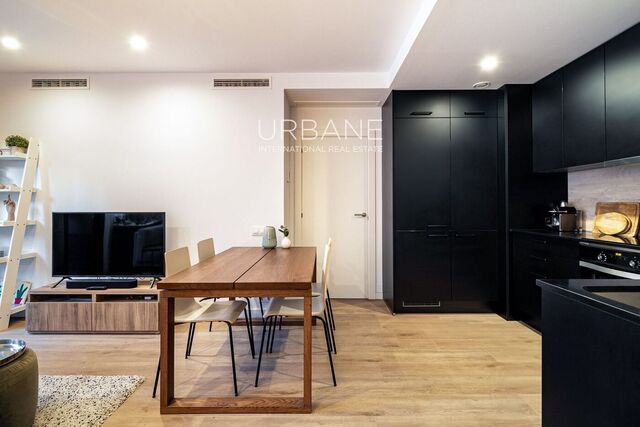 À louer : Superbe atico rénové avec terrasse privée et climatisation à Poble Sec