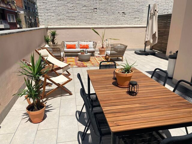 Fabulous 2 Bed Penthouse with Private Terrace for Rent in Poble Sec