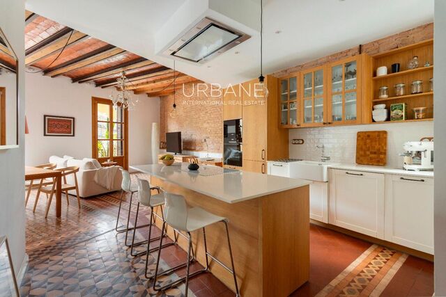Renovated 2-Bedroom Apartment with Balcony in the Heart of Eixample, Barcelona