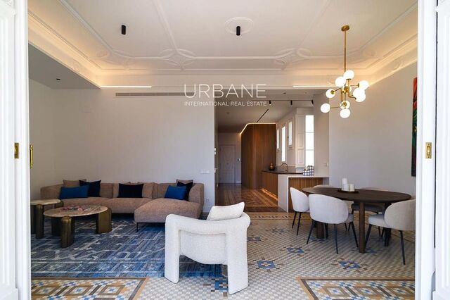 Refined Apartment with Three Bedrooms in the Heart of Barcelona