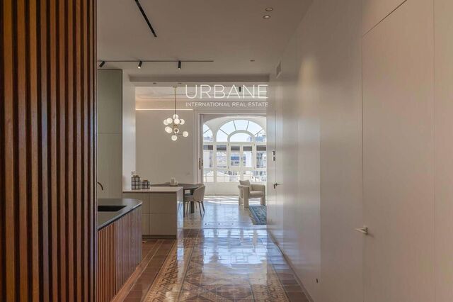 Refined Apartment with Three Bedrooms in the Heart of Barcelona