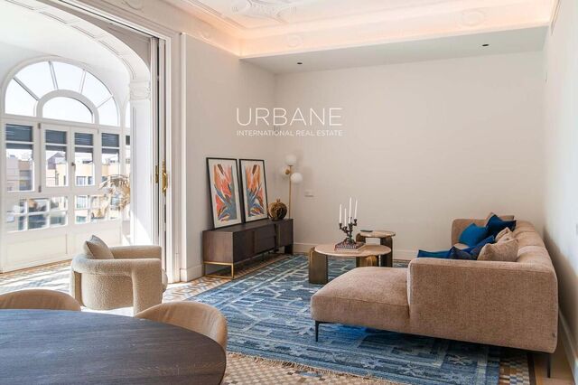 Refined Apartment with Three Bedrooms in the Heart of Barcelona