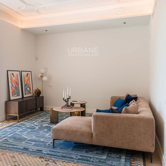 Refined Apartment with Three Bedrooms in the Heart of Barcelona