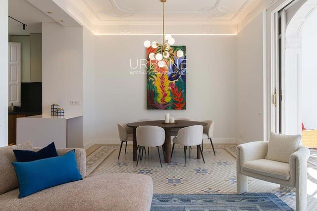 Refined Apartment with Three Bedrooms in the Heart of Barcelona