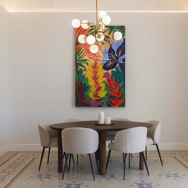 Refined Apartment with Three Bedrooms in the Heart of Barcelona