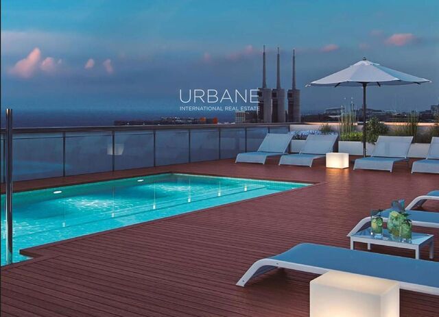 Vida moderna junto al mar: amplio piso con balcón y piscinas en la azotea cerca de Barcelona