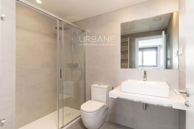 Amplio piso de 3 dormitorios con terraza privada