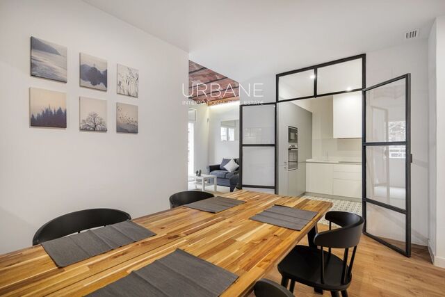 Piso Reformado con Encanto y Balcón Privado en el Centro del Eixample