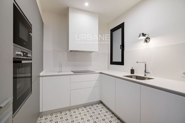 Piso Reformado con Encanto y Balcón Privado en el Centro del Eixample