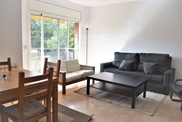 Spacious duplex penthouse with terrace for rent in Poble Sec
