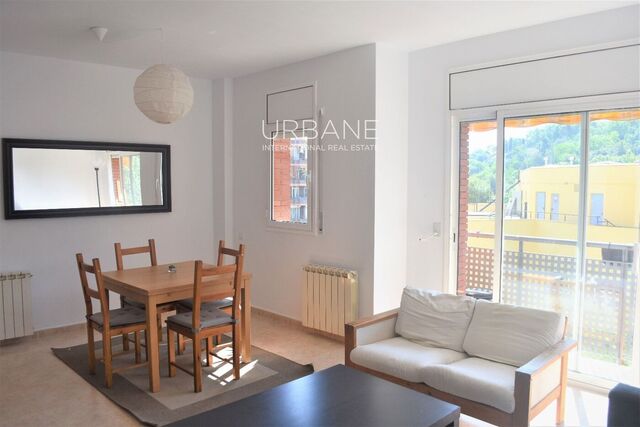 Spacious duplex penthouse with terrace for rent in Poble Sec