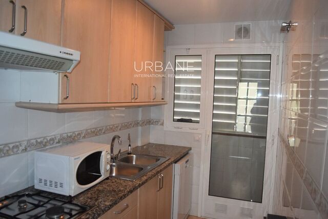 Spacious duplex penthouse with terrace for rent in Poble Sec