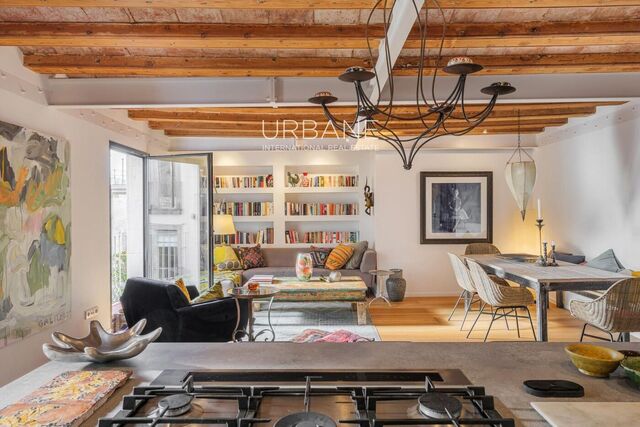 Encanto histórico y elegancia atemporal: su nuevo hogar en el corazón del Barrio Gótico