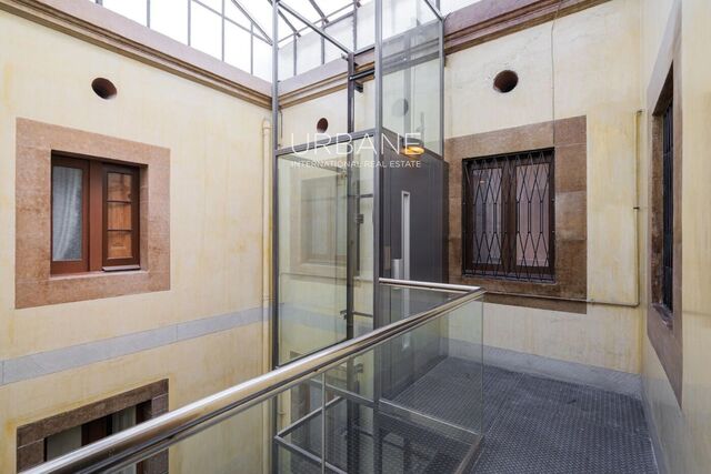 Encanto histórico y elegancia atemporal: su nuevo hogar en el corazón del Barrio Gótico