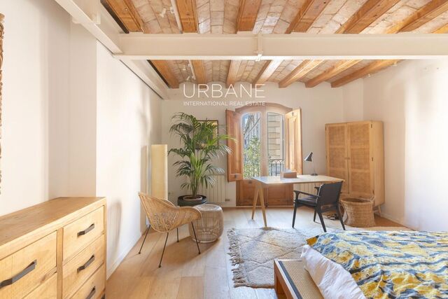 Historic Charm and Timeless Elegance – Your New Home in the Heart of the Gothic Quarter