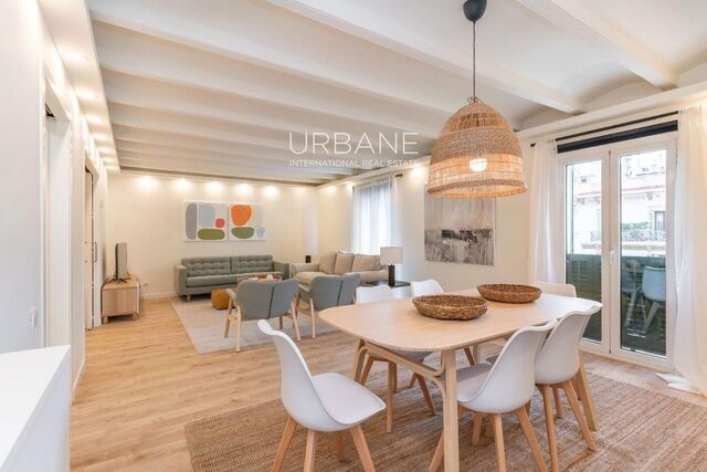 Exklusive und helle renovierte Wohnung in einem herrschaftlichen Gebäude im Eixample, Barcelona