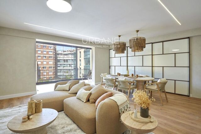 Exclusivo piso reformado en el corazón del Eixample Derecho