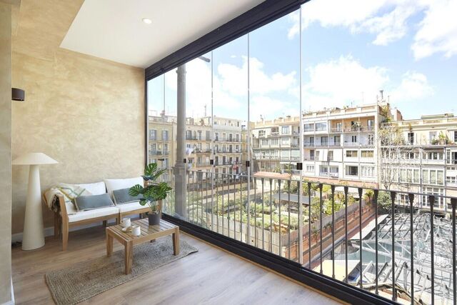Exclusivo piso reformado en el corazón del Eixample Derecho