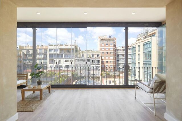 Exclusivo piso reformado en el corazón del Eixample Derecho