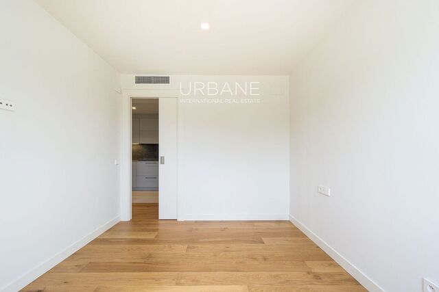 Modern 2-Bedroom Flat in Renovated Eixample Building, Barcelona