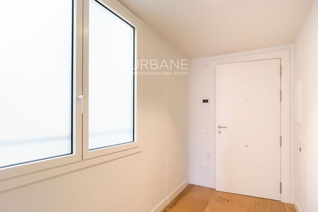 Modern 2-Bedroom Flat in Renovated Eixample Building, Barcelona