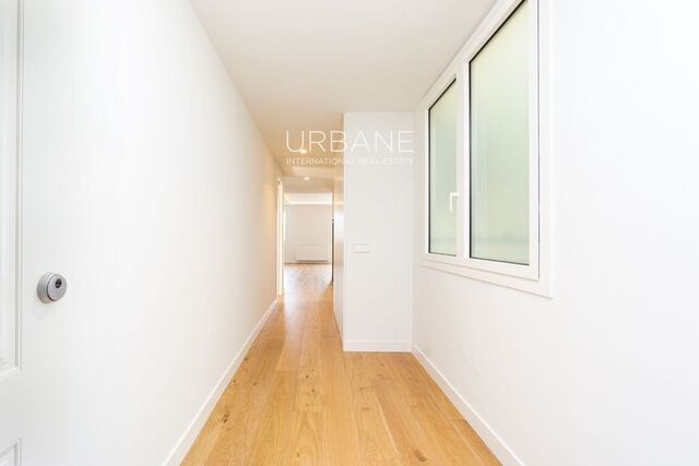 Modern 2-Bedroom Flat in Renovated Eixample Building, Barcelona