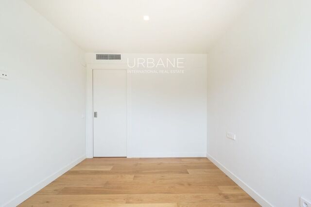 Modern 2-Bedroom Flat in Renovated Eixample Building, Barcelona