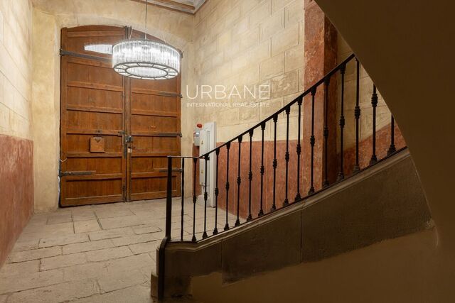 À louer: Appartement  totalement rénové, à louer à Barcelona, superficie de 52 m2, comprenant 1 chambre,1 salle de bain, Balcon, Ascenseur et Climatisation.