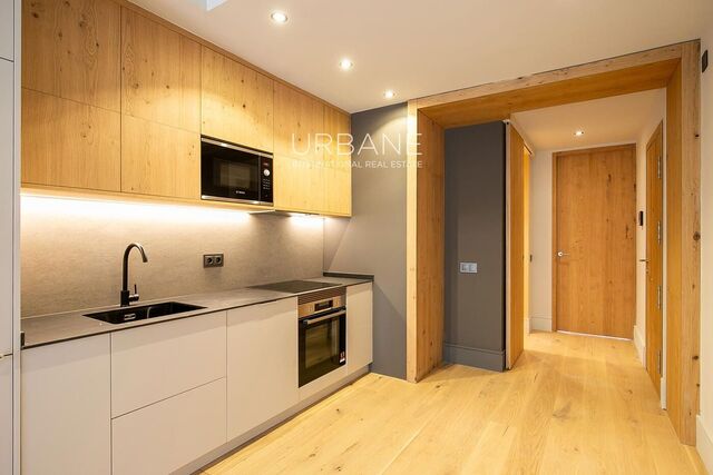 Encantador y moderno apartamento de 48 m² con terraza privada en la azotea en Gracia