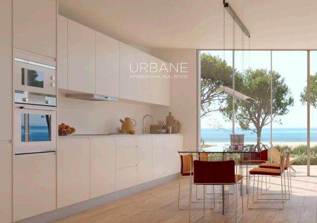 Un Jardín Privado Inigualable a Pasos del Mar — Vida Exclusiva en Brava