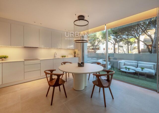 Obra Nueva: Apartamento de 2 Dormitorios con Gran Jardín Privado en la Costa Brava
