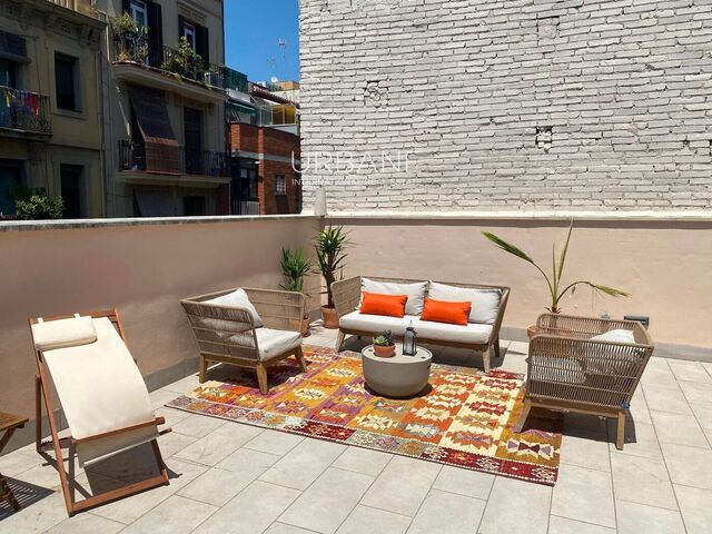 Stilvolles Penthouse in Poble Sec mit beeindruckender privater Terrasse zur Miete