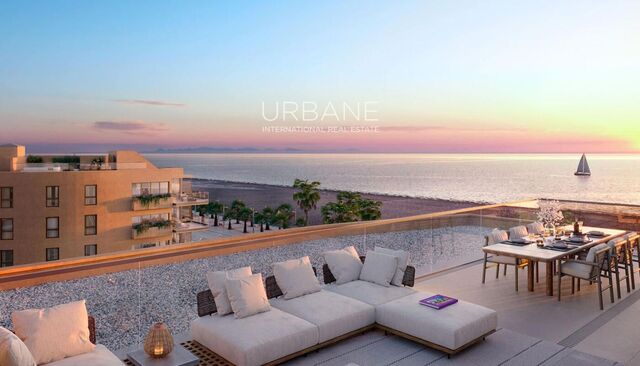 Vivienda Costera de 97 m² con Solárium Privado, Piscina y Gimnasio — Cubelles