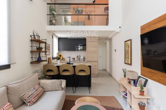 EN LLOGUER: Elegant Dúplex amb Entrada Privada a Gràcia