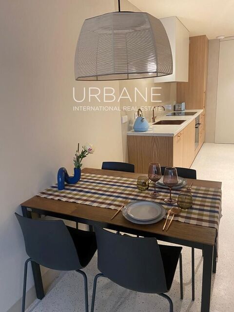 Studio rénové avec style, balcon et terrasse sur le toit au cœur de Barcelone, disponible dès maintenant